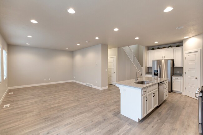 Building Photo - 2703 Waterview Drive