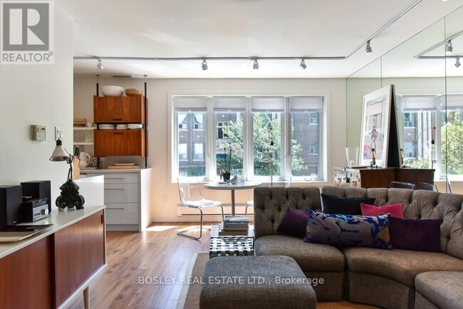 Building Photo - 10 Tennis Crescent