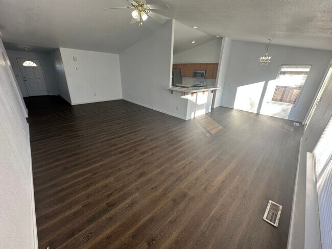 Foto del edificio - 904 Julia Ln