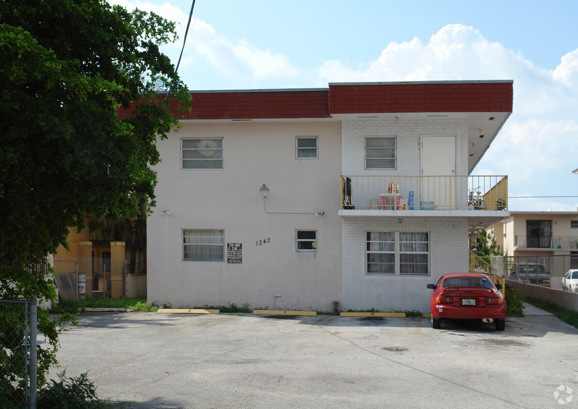Building Photo - 1242 SW 4th St