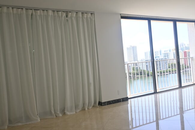Foto del edificio - 290 174th St