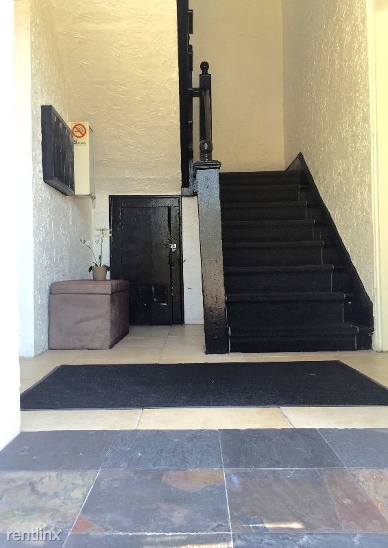 Building Photo - 1661 SW 13th St