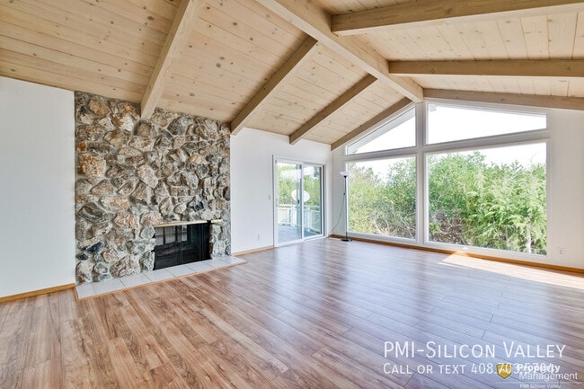 Building Photo - Amazing Los Altos Hills Home