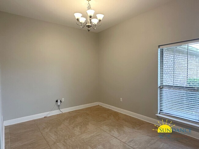 Building Photo - Beautiful 4-Bedroom Brick Home in Misty Meadows, Navarre!