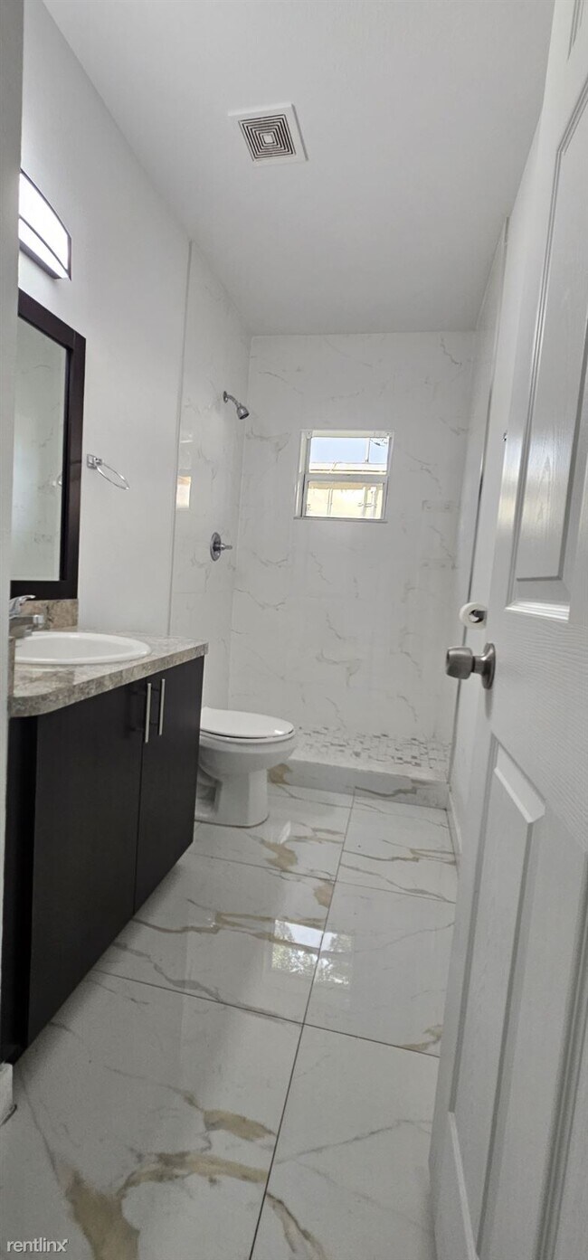 Foto del edificio - 5 br, 2 bath House - 2751 NW 58th St Casa ...