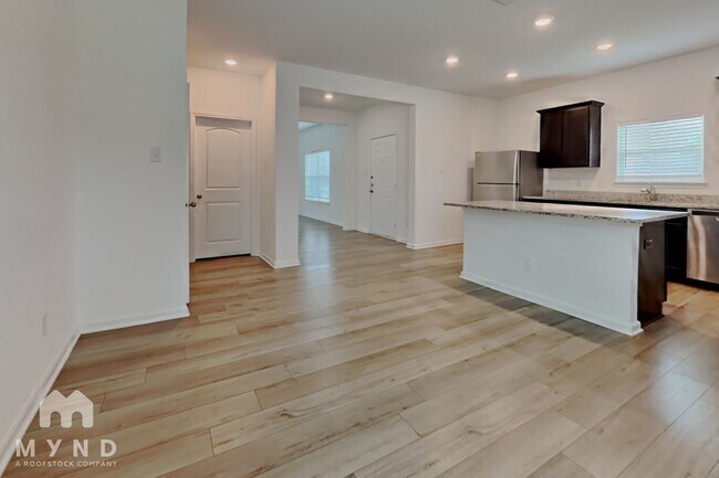 Foto del edificio - 6112 Underwood Way