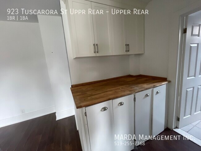 Building Photo - COZY 1-BEDROOM/1-BATHROOM UPPER REAR UNIT ...