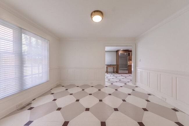 Building Photo - Elegant Townhome in Colonial Williamsburg
