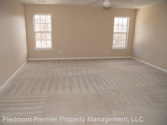 Building Photo - 3 br, 2.5 bath House - 1615 Weatherend Dr