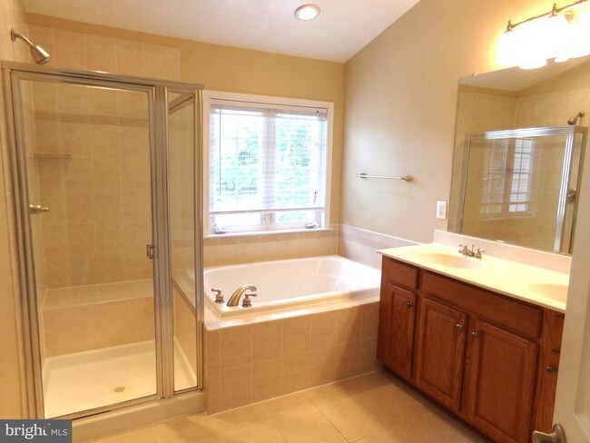 Building Photo - 8222 Gunston Commons Way