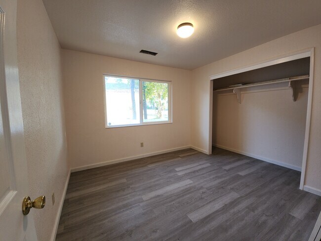 Building Photo - 1345 4th St