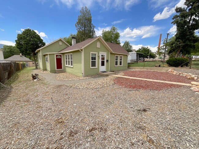 Foto del edificio - 2 Bedroom Home Available Near Pikes Peak Ave & S Institute St!