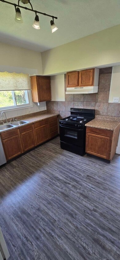 Kitchen - 163 Bridge Ave