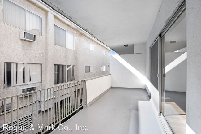 Building Photo - 1 br, 1 bath Apartment - 3625 Mentone Aven...