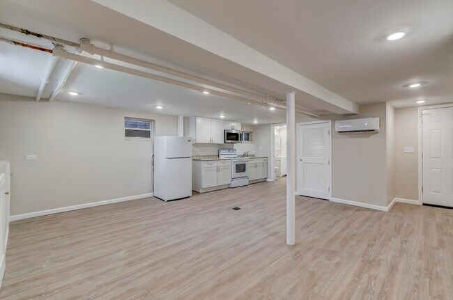 Building Photo - 85 Woodlawn Ave