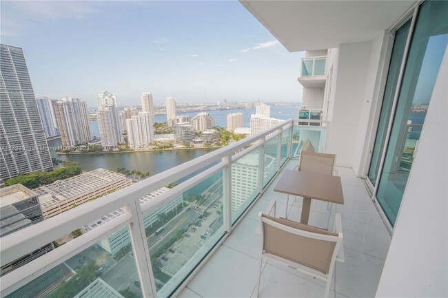 Foto del edificio - 950 Brickell Bay Dr