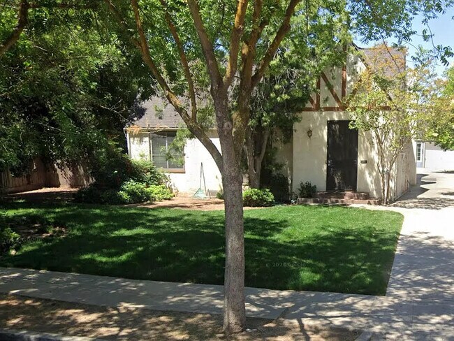 View of Apartments for Rent with Hardwood Floors in Tower District, Fresno ...