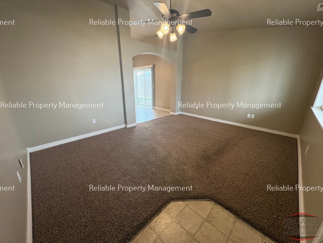 Foto del edificio - 1213 Cornerstone Dr