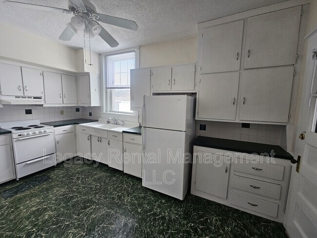 Building Photo - 281 E Main St