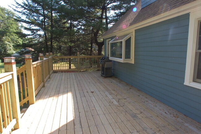 Foto del edificio - 57 Grey Rock Dr