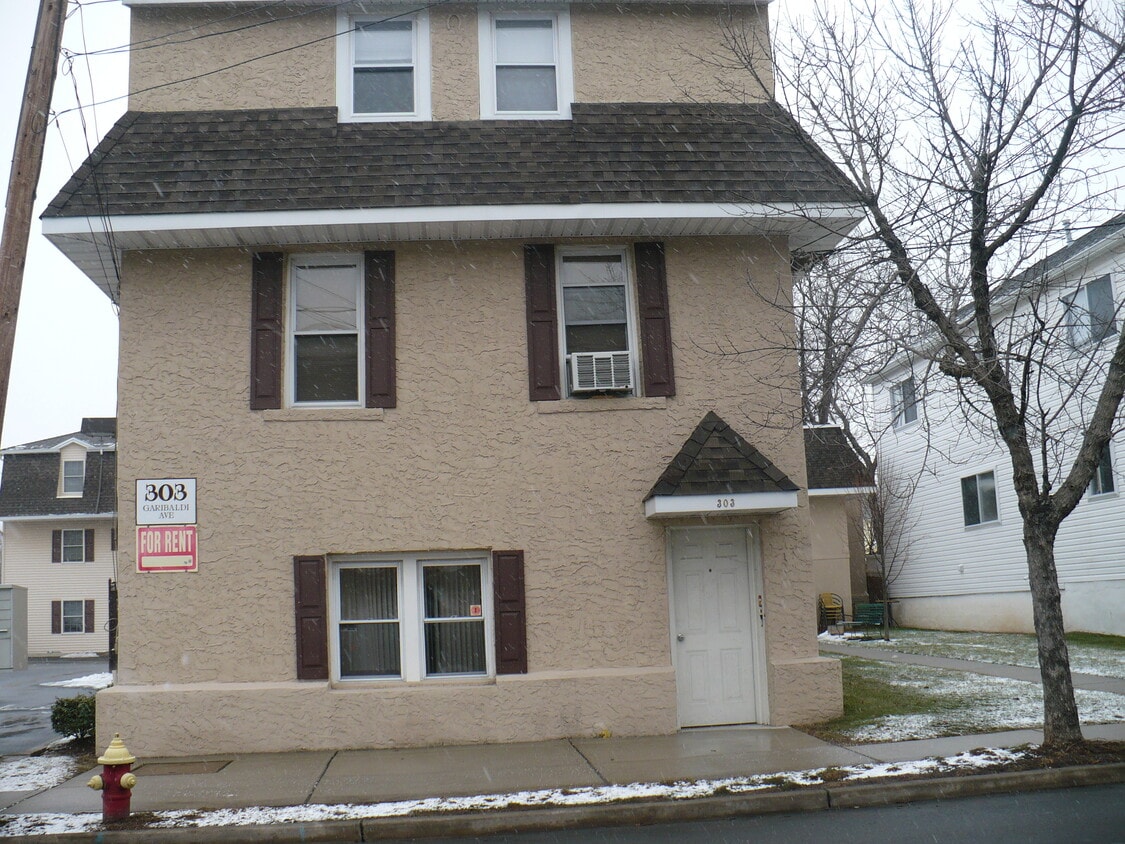 Primary Photo - 303 Garibaldi Ave