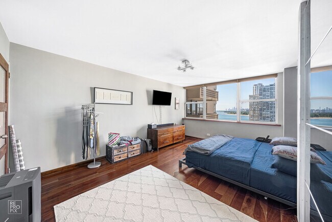 Foto del edificio - 6301 N Sheridan Rd