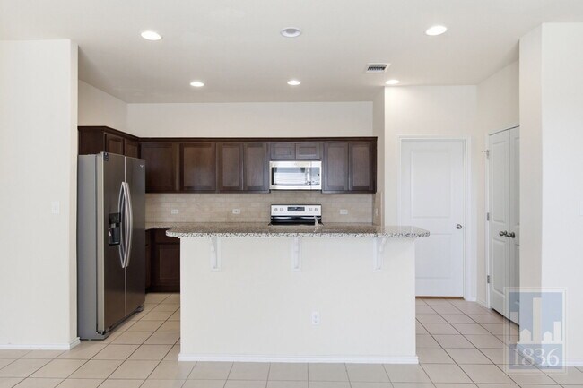 Building Photo - 729 Manzano Ln