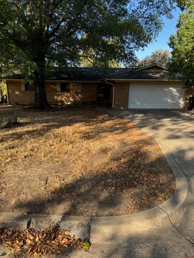 Building Photo - Cute 3 Bedroom 2.5 Bath home