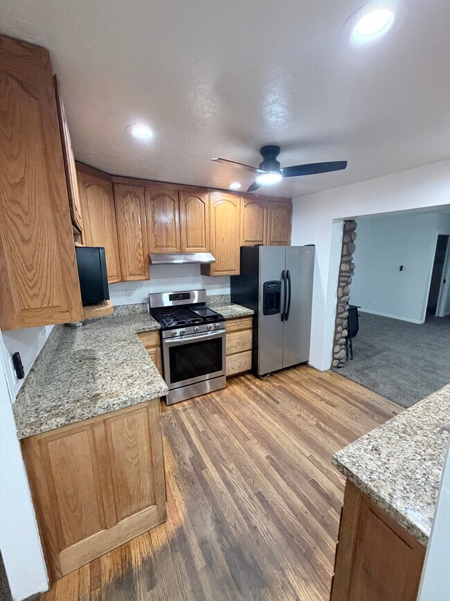 Building Photo - 306 E 900 N