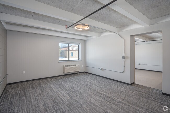 1HAB, 1 BA - The Howard Apartments