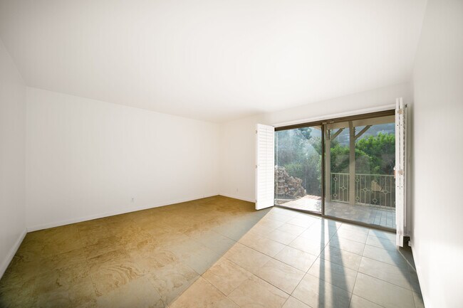 Building Photo - 2419 Meadow Valley Ter