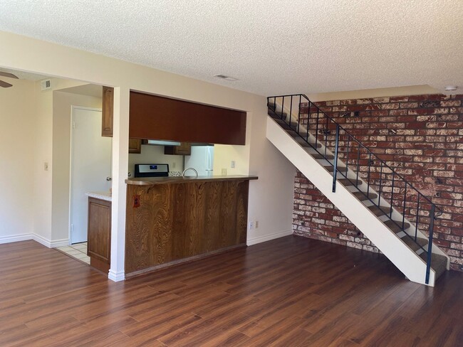 Building Photo - 2059 N Avenida Vista Del Monte
