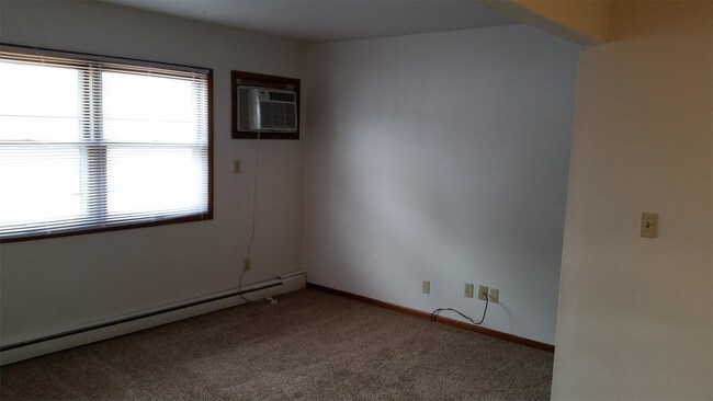 Foto del edificio - 321 Cedar Crest Dr
