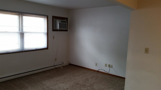 Building Photo - 321 Cedar Crest Dr