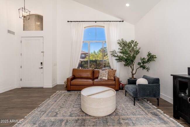 Foto del edificio - 6746 E Gelding Dr