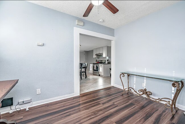 Foto del edificio - 924 W Walnut Ave