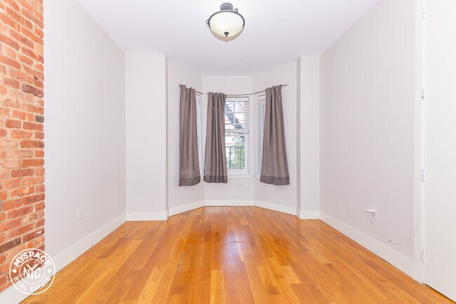 Foto del edificio - 64 St James Pl