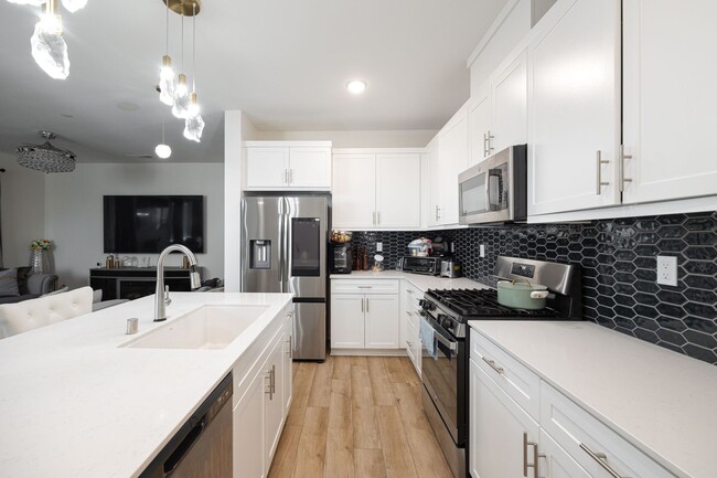 Building Photo - 5355 Seacliff Pl