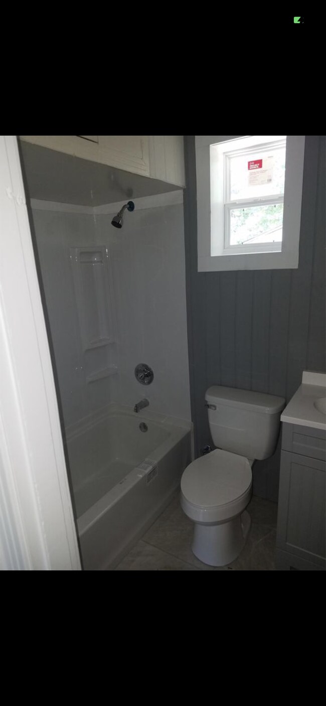 Building Photo - 1346 Summers St