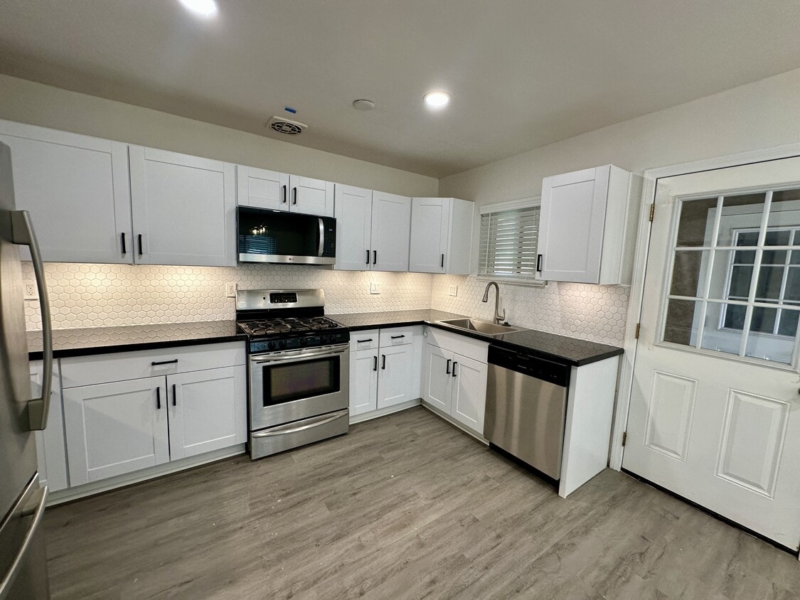 Foto principal - 13239 Idyl Dr