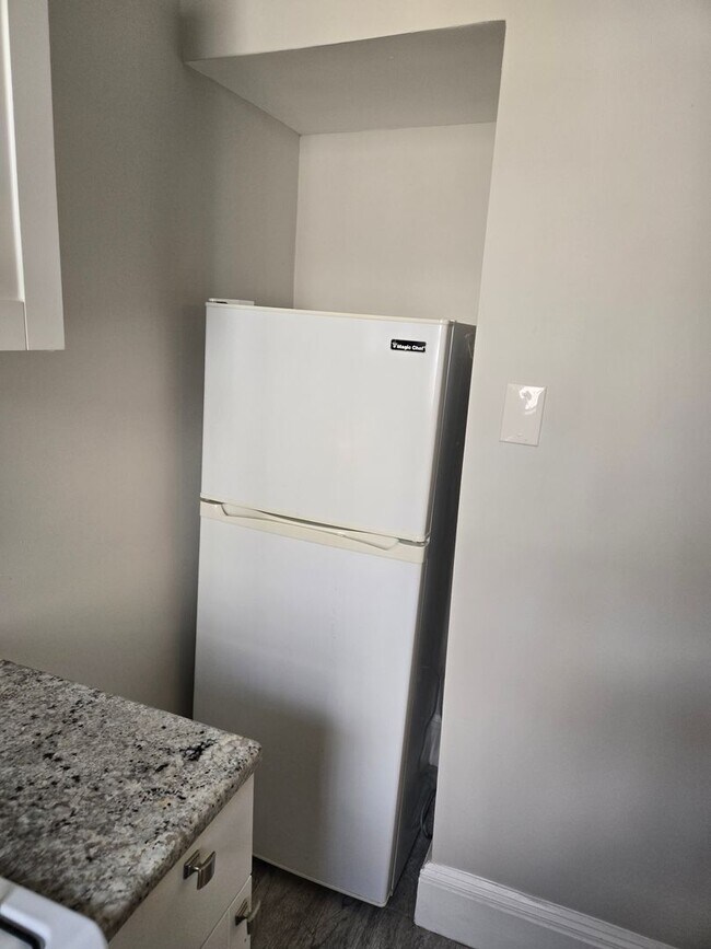 Foto del edificio - Great 2 bed located on the Green Line (BU) available now!