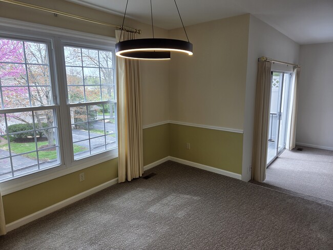 Building Photo - 2313 Manor Lake Ct