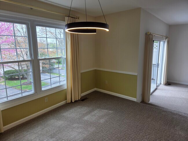 Foto del edificio - 2313 Manor Lake Ct