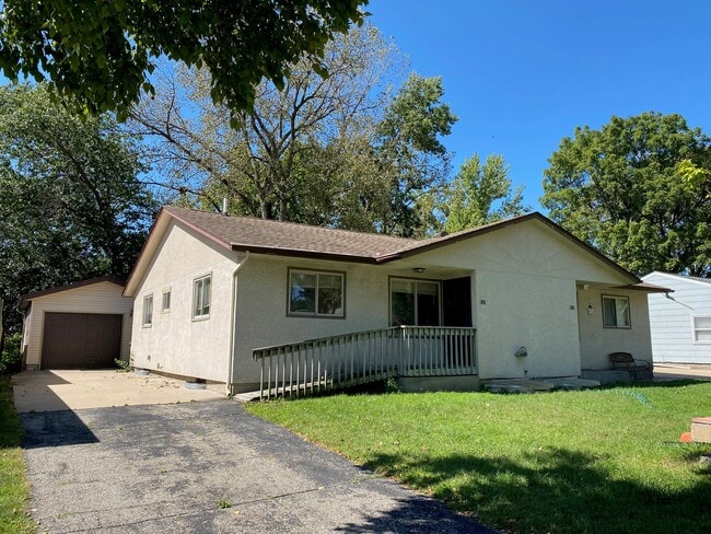 Building Photo - 3010 S Marion Rd