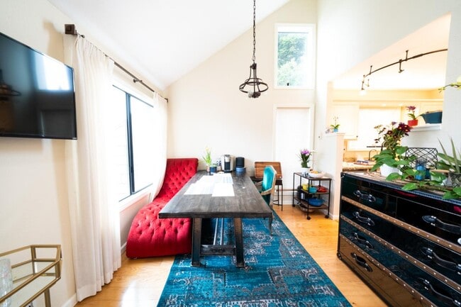 Foto del edificio - 1148 Shoreline Dr