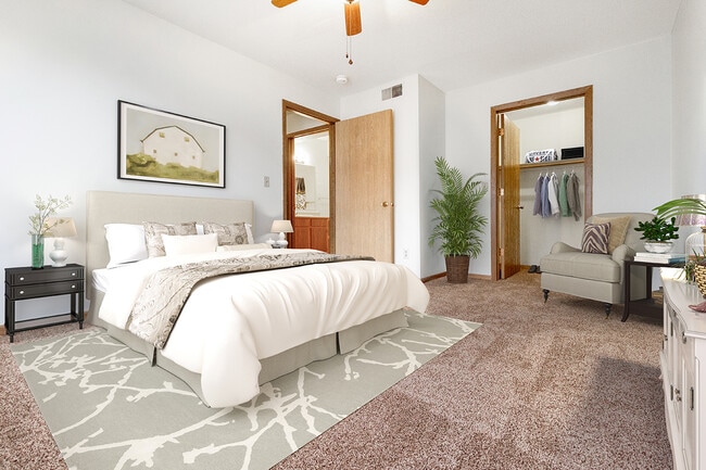 Full Master Bedroom with Bathroom and Spacious Walk-in Closet - Edgewood