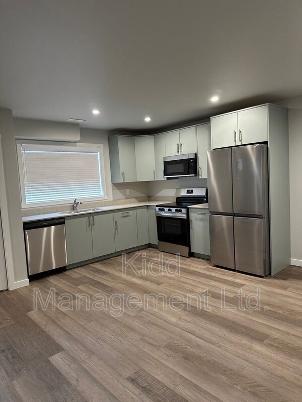 Building Photo - 2022 McAndrew Crescent