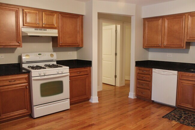 Building Photo - 8613 W Summerdale Ave