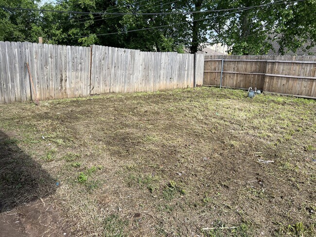 Foto del edificio - 2241 Donna Dr