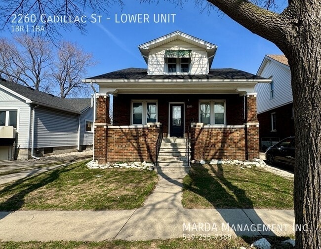 Building Photo - NEWLY RENOVATED 1 BED/1 BATH LOWER UNIT EAST + 20% OF UTILITIES